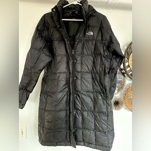 **Like NEW** Women’s knee length down NorthFace puffer coat